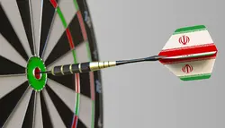 فوتیج دارت با پرچم ایران به گلوله های هدف اصابت می کند