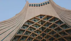 فوتیج برج میدان آزادی از زاویه نزدیک تهران ایران