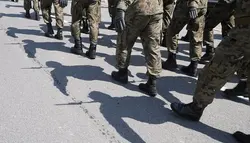 فوتیج سایه سربازان در حال راه رفتن