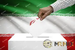 عکس استوک مردی در حال گذاشتن برگه رای در صندوق با پرچم ایران