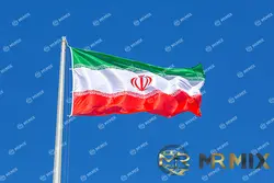 عکس استوک پرچم ایران در باد در آسمان آبی به اهتزاز درآمده
