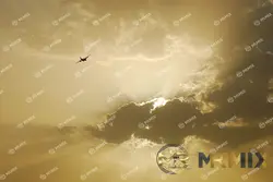 عکس استوک غروب خورشید و پرواز هواپیما