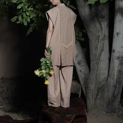 جلیقه ی کرمی تزئین شده با گلدوزی تماماً هنر دست - استودیو طراحی لباس مرنو