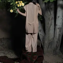 جلیقه ی کرمی تزئین شده با گلدوزی تماماً هنر دست - استودیو طراحی لباس مرنو