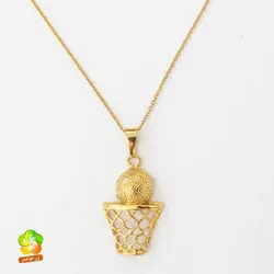 گردنبند توپ بسکتبال روی سبد
