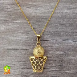 گردنبند توپ بسکتبال روی سبد