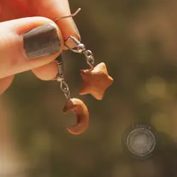 گوشواره چوبی طرح ماه و ستاره