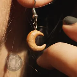 گوشواره چوبی طرح ماه و ستاره