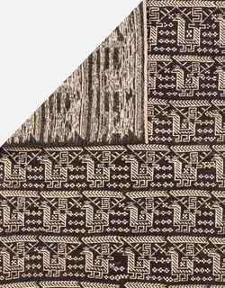 گلیم دستباف سوزنی طرح طاووس