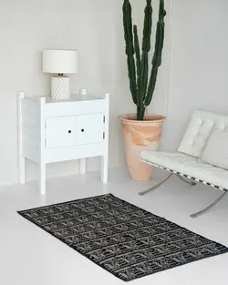 گلیم دستباف سوزنی طرح طاووس