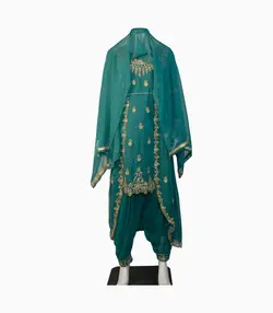 لباس پنجابی دنباله دار