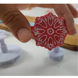 کاتر فشاری شیرینی پزی مدل گل مجموعه 3 عددی