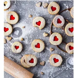 کاتر و قالب شیرینی پزی بهگز مدل قلب مجموعه 7 عددی