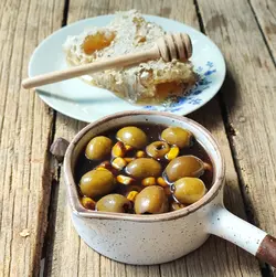 زیتون مزه ار شده در عسل (بسته 400 گرمی)