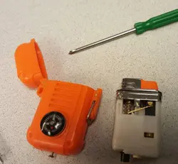 فندک گازی با قطب نما یو‌اس‌تی Wayfinder Lighter, Orange