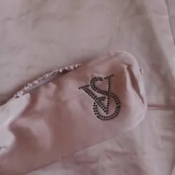 لباس خواب زنانه ویکتوریا سکرت مدل شش تکه ساتن ابریشم نگین دار کد 357