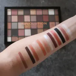 پالت سایه چشم 45 رنگ رولوشن مدل مکسی ریلودد مدل Large It Up