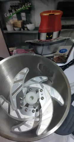 خرد کن غذاساز چندکاره شش تیغه زوما هوم 4لیتری ZUMA HOME مدل 943 توان 1200 وات-مناسب مرغ و سبزیجات - دهشیخ سنتر