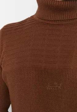 ژاکت ترندیول مدل بافت یقه اسکی رنگ قهوه‌ای
