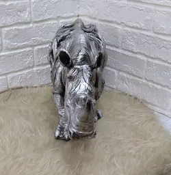 مجسمه کرگردن هندی