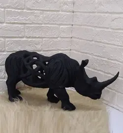 مجسمه کرگردن هندی