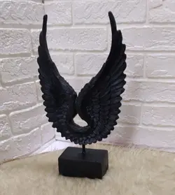 مجسمه بال عقاب