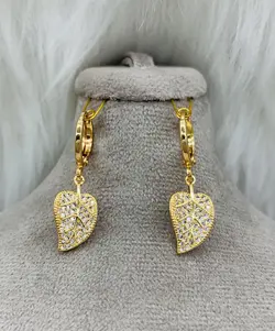 گوشواره آویز طرح برگ نگین دار