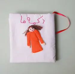 دکمه ها (کتاب پارچه ای)
