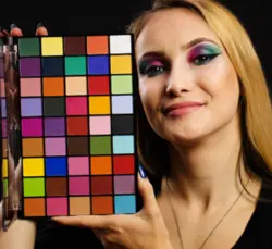 پالت سایه چشم ۴۵ رنگ رولوشن مدل مکسی ریلودد مدل Monster mattes