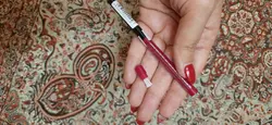 خط لب اسنس شماره ۱۱ رنگ سوییت چری حاوی تراش