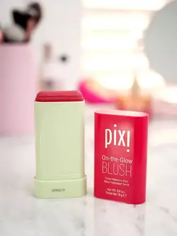 رژگونه استیکی پیکسی pixi رنگ استرابری