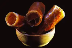لواشک آلو محلی ترش