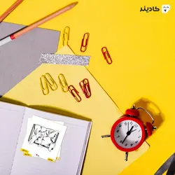 استیکر لپ تاپ سیاه و سفید - در میان کتاب