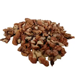 مغز گردو دو پر مغز شده از گردو خارجی فسنجونی