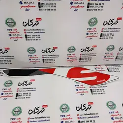 ارم ( برچسب ) روی قاب بغل ( بال باک ) سمت راست موتور بنلی 300 دوسیلندر جدید نیوفیس سفید