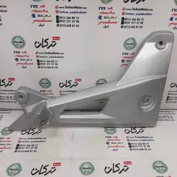 براکت جا پایه سمت چپ ( پدال دنده ) موتور پالس 180 UG3 ( هندلی ، زین یک تکه )