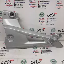 براکت جا پایه سمت راست ( پدال ترمز ) موتور پالس 180 UG3 ( هندلی ، زین یک تکه )
