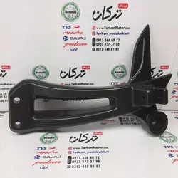 براکت جا پایه عقب سمت چپ موتور اپاچی 150 ، 160 و 180 جدید