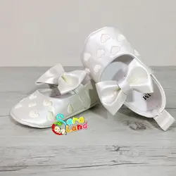 پاپوش نوزاد دخترانه پاپیون دار طرح قلب کرم - پوشاک و سیسمونی سارالند