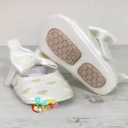 پاپوش نوزاد دخترانه پاپیون دار طرح قلب کرم - پوشاک و سیسمونی سارالند