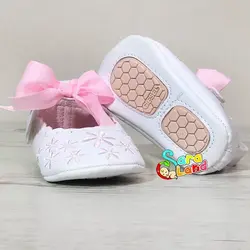 پاپوش نوزاد دخترانه پاپیونی طرح گل صورتی - پوشاک و سیسمونی سارالند