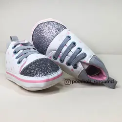 پاپوش نوزاد دخترانه طرح قلب سفید