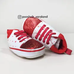 پاپوش نوزاد دخترانه طرح قلب قرمز