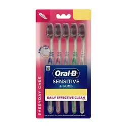 پک تعداد بالا مسواک اورال بی sensetive &amp; gum  مخصوص دندان ها و لثه های حساس بسته پنج عددی  سایز extra soft (خیلی نرم)