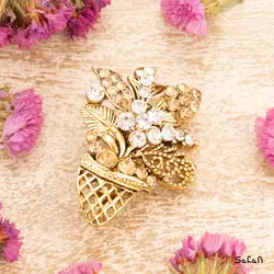 گل سینه سبد گل