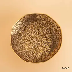 شیرینی خوری برنجی طلایی پایه دار مدل آمبوس