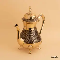 قوری برنجی میناکاری پایه دار طرح تاج مدل آمبوس