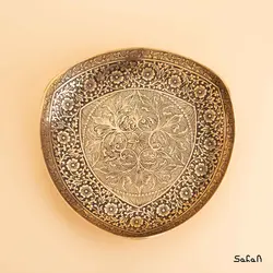 شیرینی خوری برنجی میناکاری مدل مثلث زنبق سایز 3