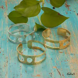 دستبند باز النگویی برنجی مدل اطلسی