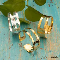 دستبند باز النگویی برنجی مدل اطلسی